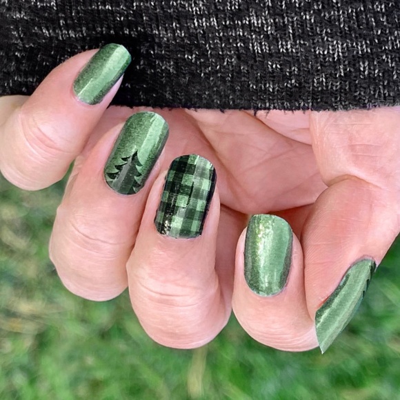 Evergreen Queen 💅✨ Color STREET NEW Sealed - Long Lasting Nail Polish Strips - Picture 1 of 7